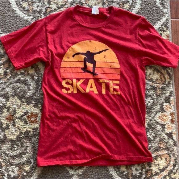 Men’s size S skateboarding t-shirt gently used - Picture 1 of 2